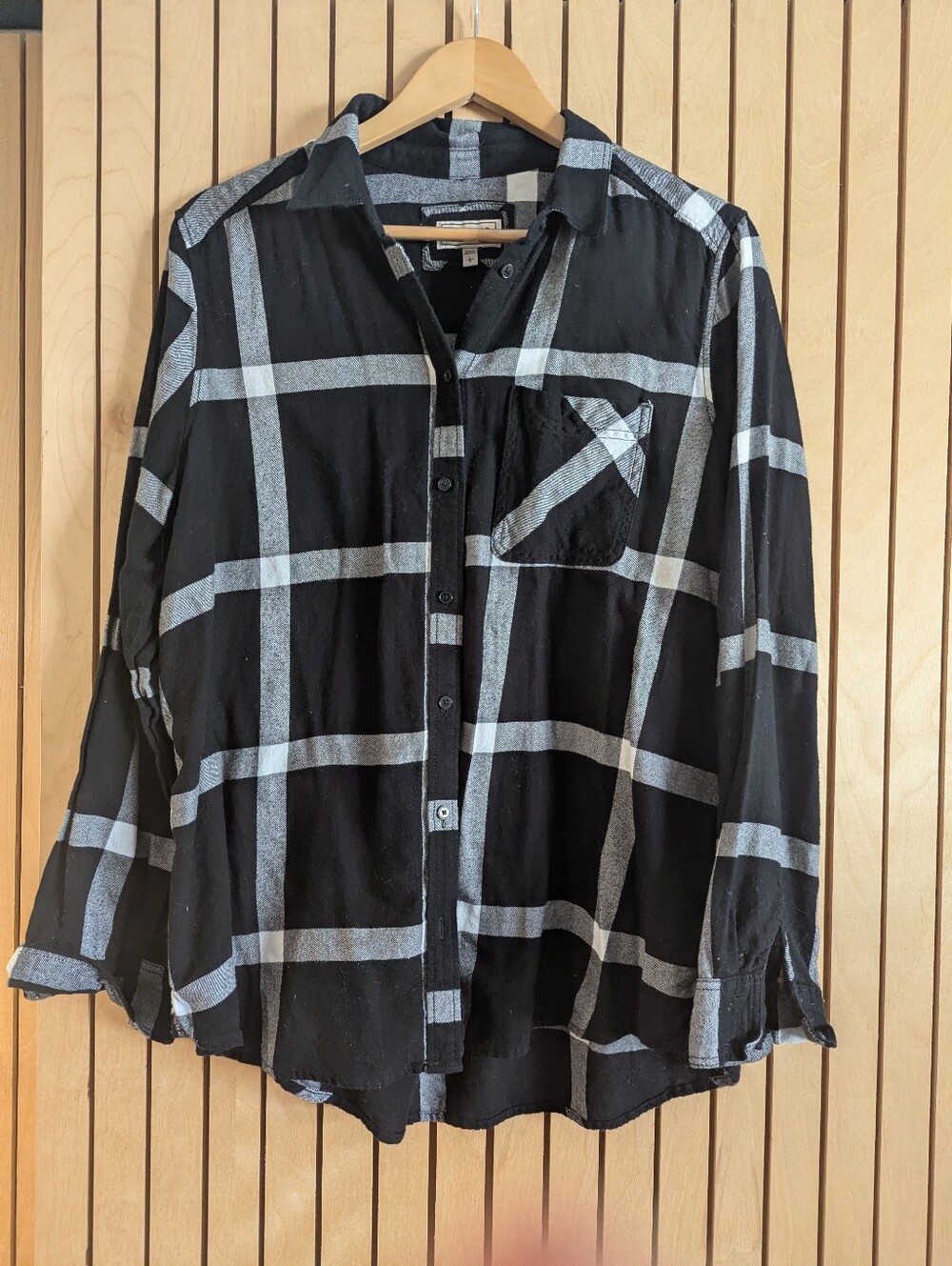 Express Women's Boyfriend Flannel Black and White Button-Up Shirt Large